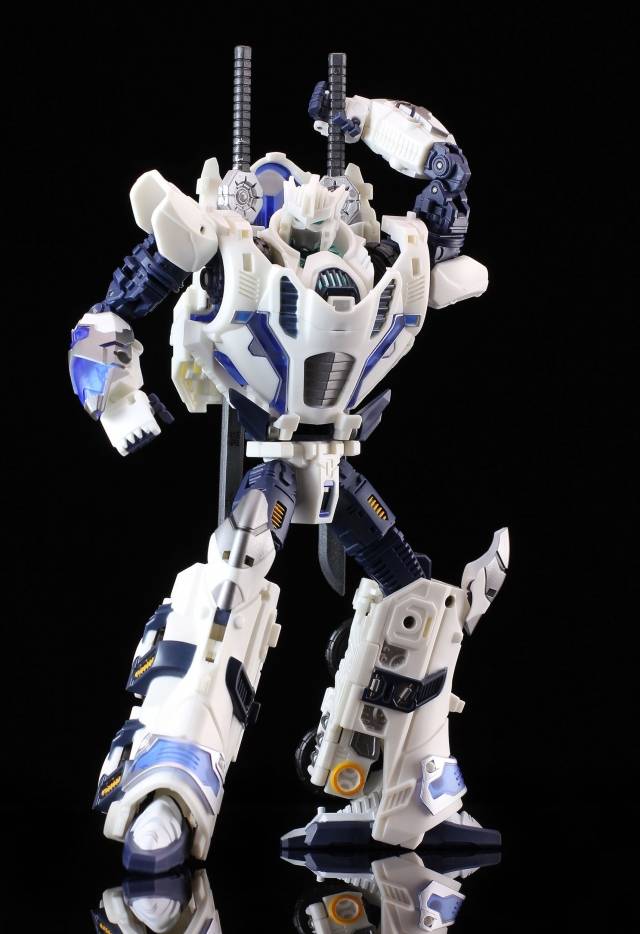 R-11 Seraphicus Prominon Core Robot | Mastermind Creations | Reformatted