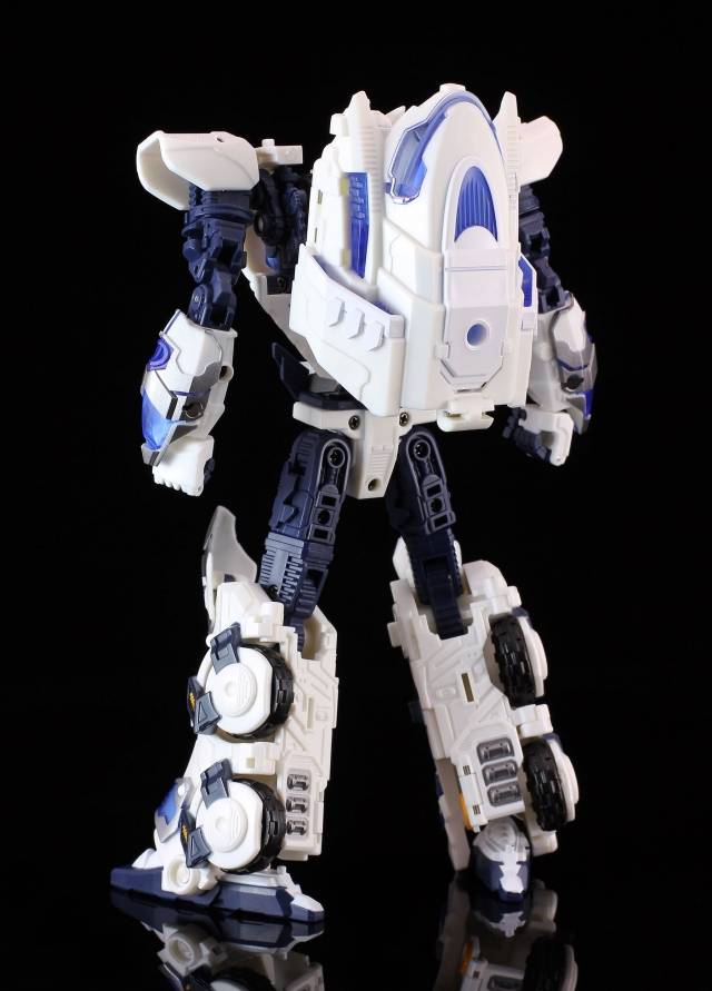 R-11 Seraphicus Prominon Core Robot | Mastermind Creations | Reformatted