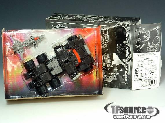 Scourge with Sweep TV Magazine Exclusive Super-con | Transformers Armada