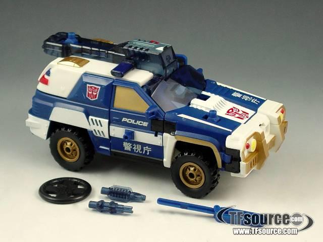 Deluxe Class Prowl with Longarm and Starscream with Zapmaster | Transformers Energon