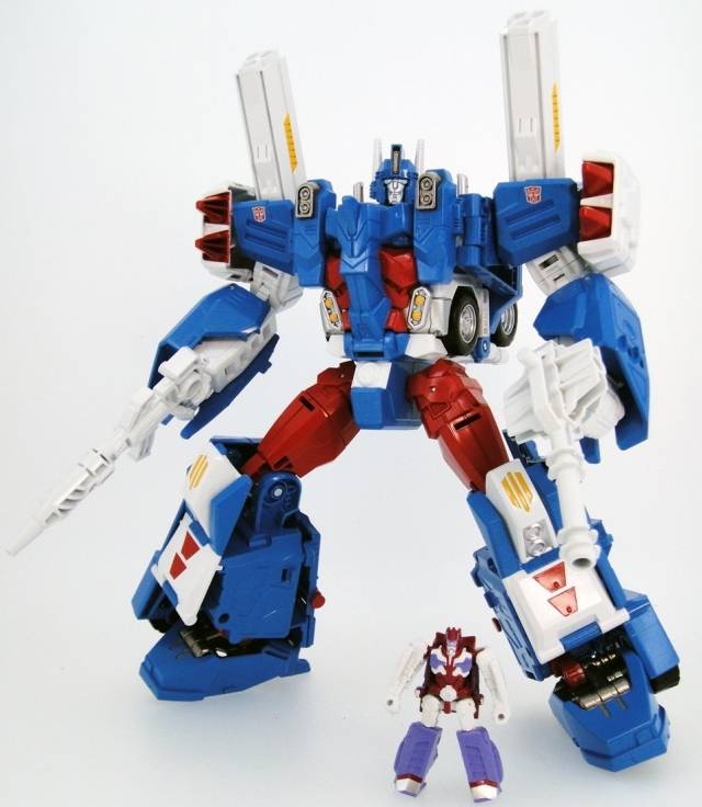 LG14 Ultra Magnus with Alpha Trion Mini Figure | Japanese Transformers Legends