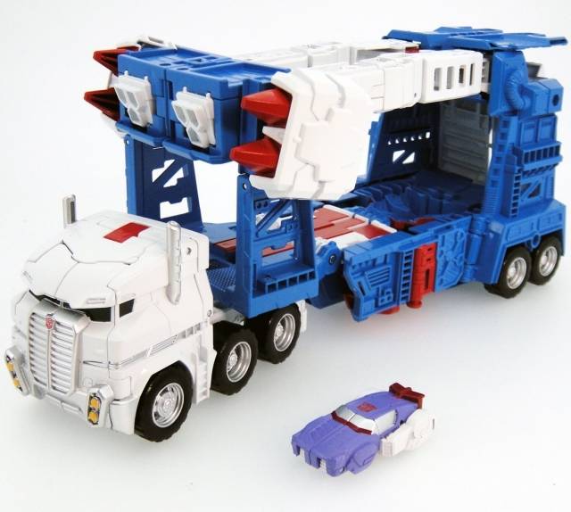 LG14 Ultra Magnus with Alpha Trion Mini Figure | Japanese Transformers Legends