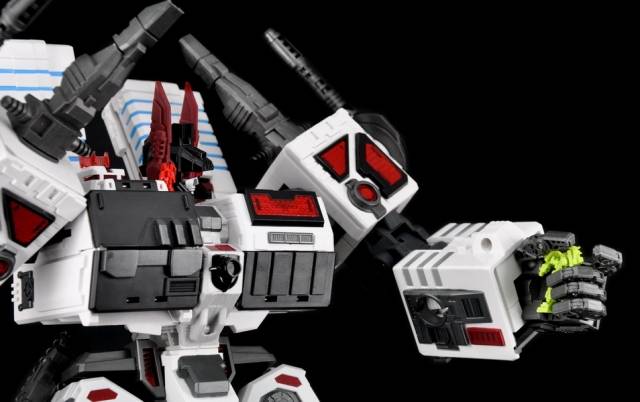 Citizen Set 01 and Trench Covers | MakeToys | City Bot