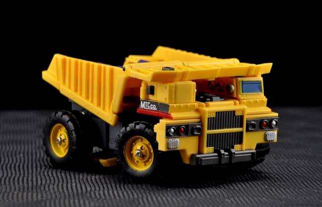 MTCM-01 DX Yellow Giant Set of 6 Pieces Gift Set | MakeToys | Mtcombiner