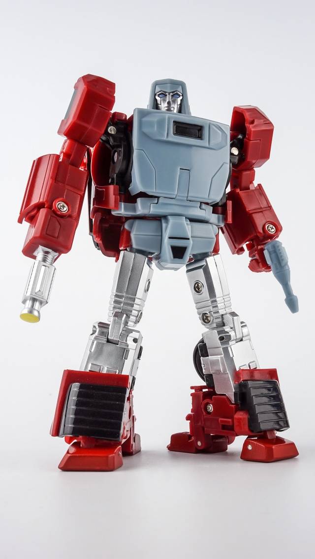 MM-6 Boost and MM-VII Hatch Toy Version | X-Transbots Master Mini