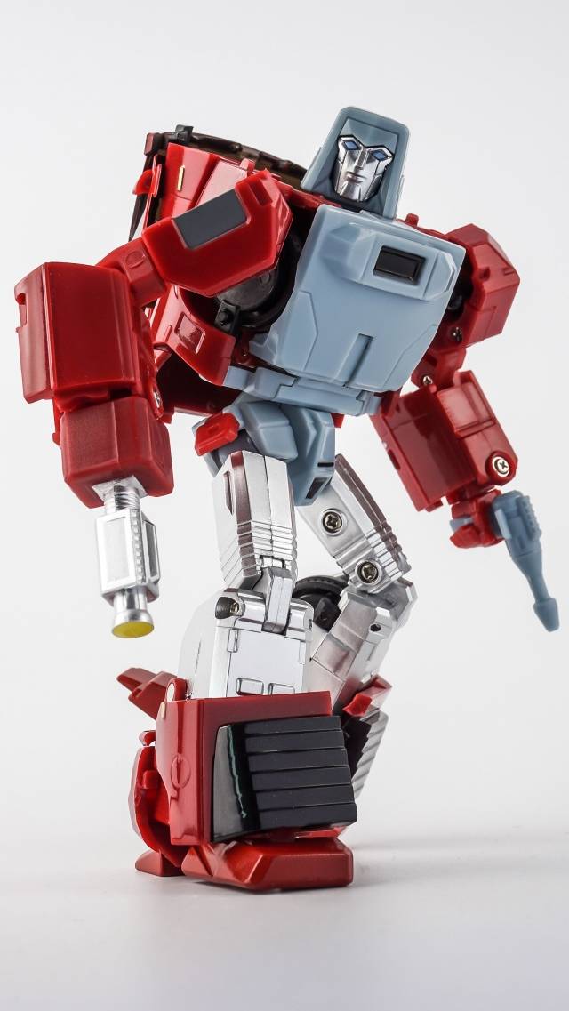 MM-6 Boost and MM-VII Hatch Toy Version | X-Transbots Master Mini