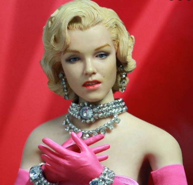 Star Ace - Gentlemen Prefer Blondes - Marilyn Monroe Pink Dress