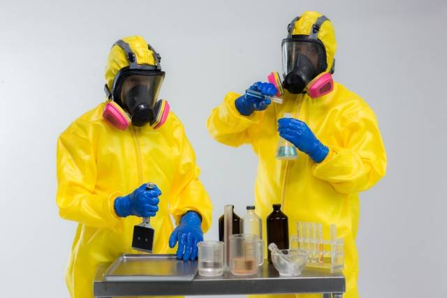Heisenberg and Jesse Hazmat Combo 1:6 Scale Figure | Breaking Bad | Threezero