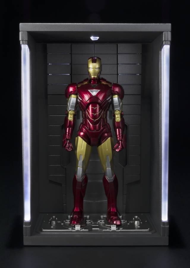 Iron Man Mark 4 and Hall of Armor S.H. Figuarts | Bandai Tamashii Nations | Marvel
