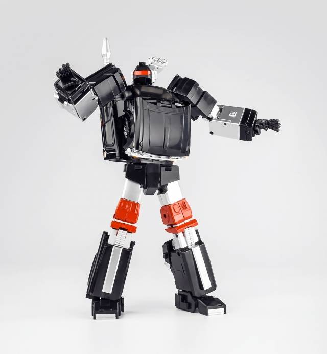 MX-8 Aegis | X-Transbots