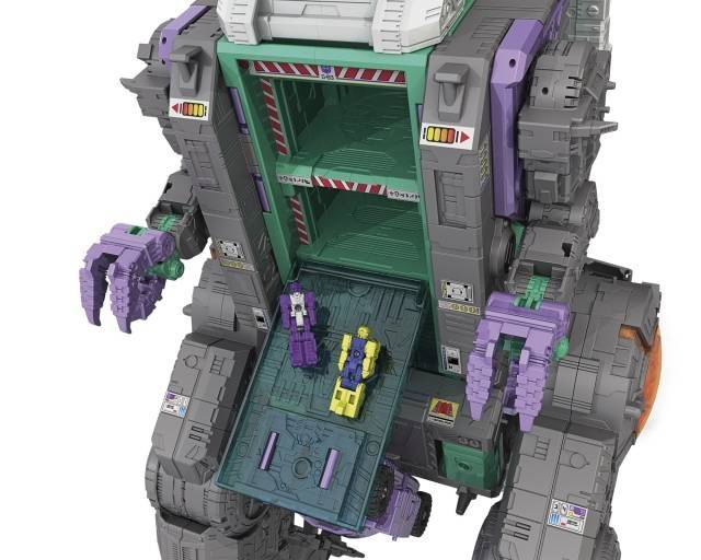 Trypticon and Full-Tilt Titan Class  | Transformers Generations Titans Return