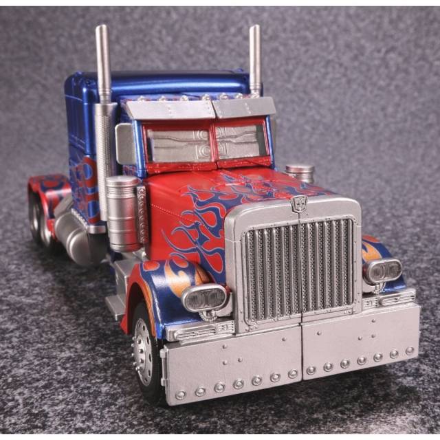 MPM-4 Optimus Prime | Transformers Masterpiece Movie Series