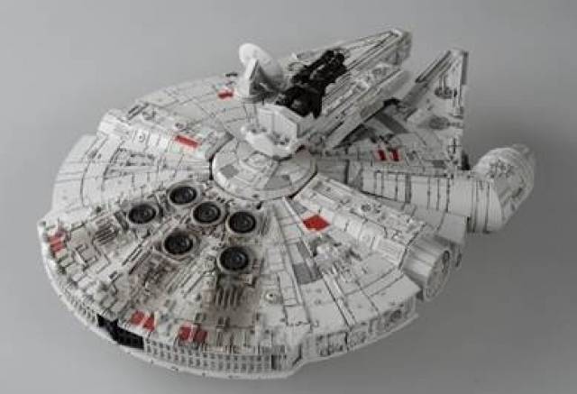 Millennium Falcon | Star Wars Powered by Transformers