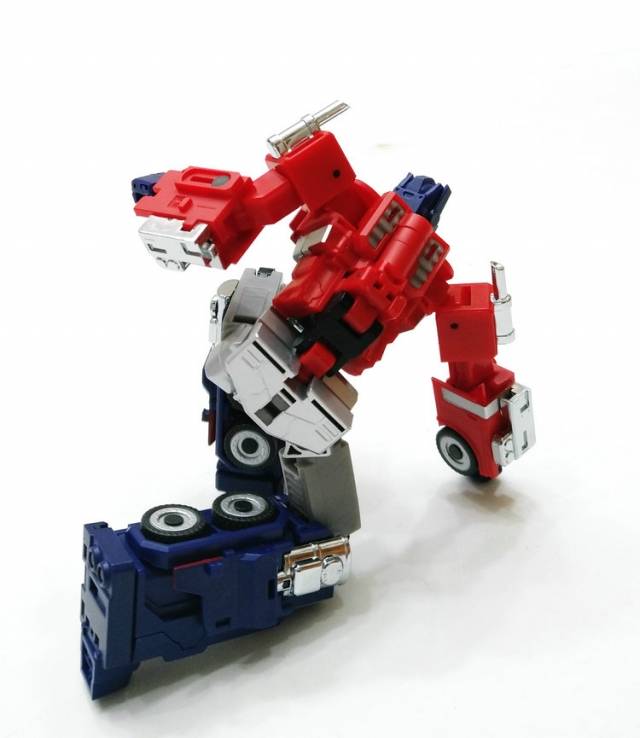 XT011 Giga Raiden | X2 Toys