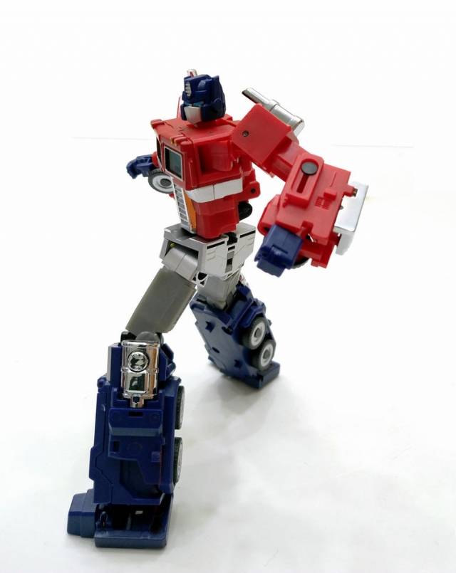 XT011 Giga Raiden | X2 Toys