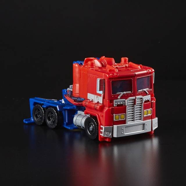 Evolution Optimus Prime Leader Class | Transformers Generations Power of the Primes