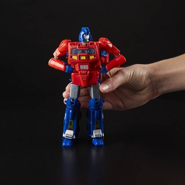 Evolution Optimus Prime Leader Class | Transformers Generations Power of the Primes