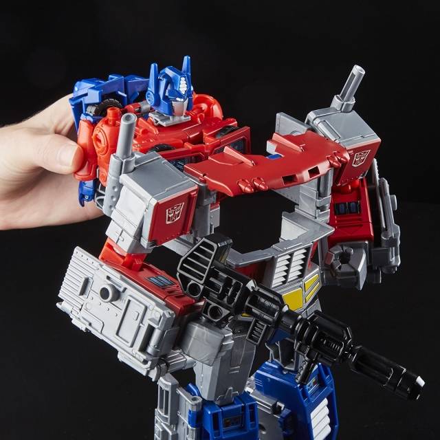 Evolution Optimus Prime Leader Class | Transformers Generations Power of the Primes