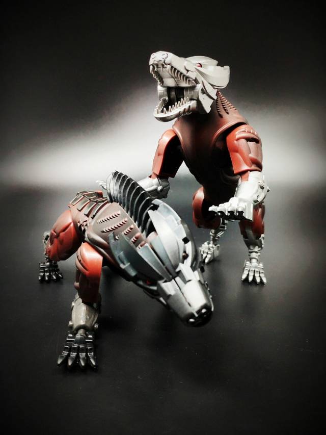 UT R-01 Dogs of War Set of 2 | Unique Toys