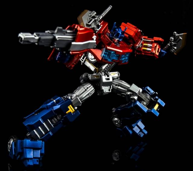 MTCD01P Striker Manus Premium Version | MakeToys | Cross Dimension