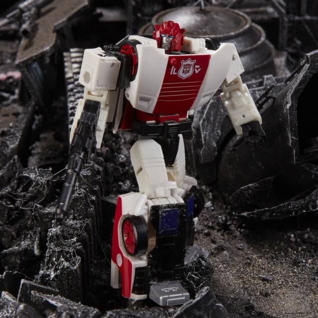 WFC-S35 Red Alert Deluxe Class | Transformers Generations War for Cybertron Siege Chapter