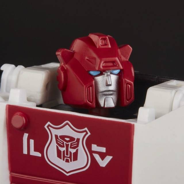 WFC-S35 Red Alert Deluxe Class | Transformers Generations War for Cybertron Siege Chapter