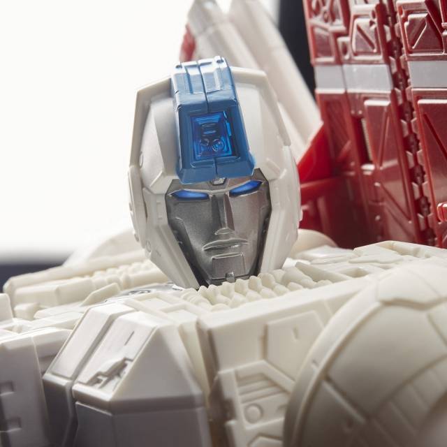 WFC-S28 Jetfire Commander Class | Transformers Generations War for Cybertron Siege Chapter