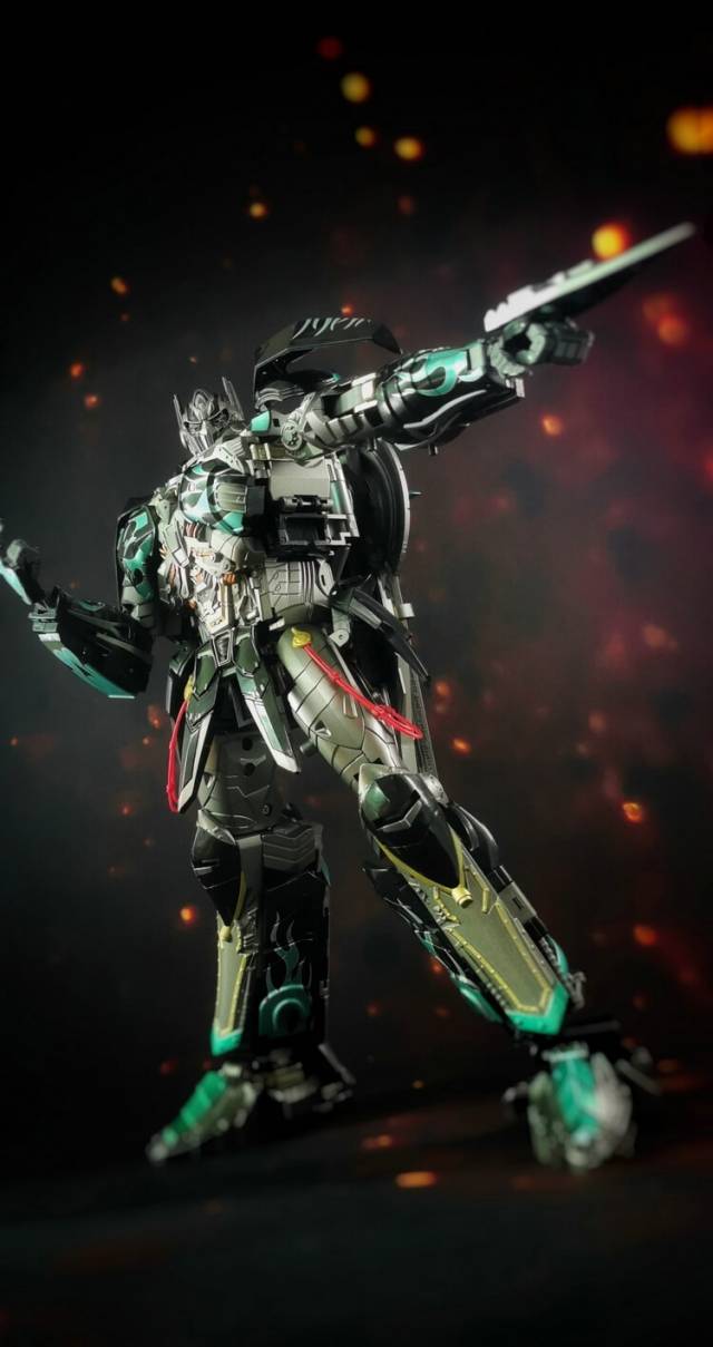 R-02B Challenger Black Version | Unique Toys