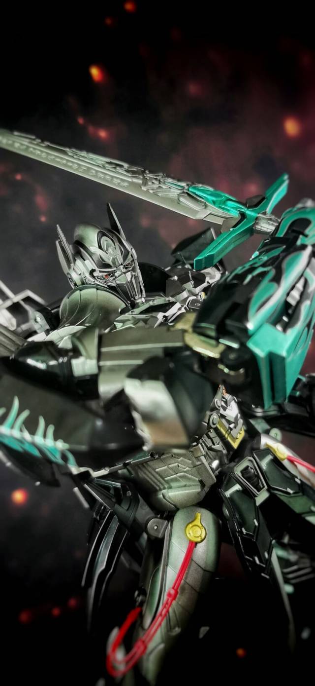 R-02B Challenger Black Version | Unique Toys