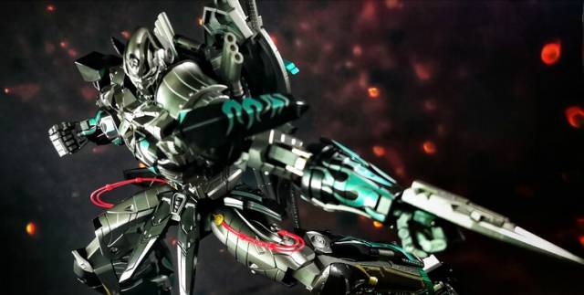 R-02B Challenger Black Version | Unique Toys