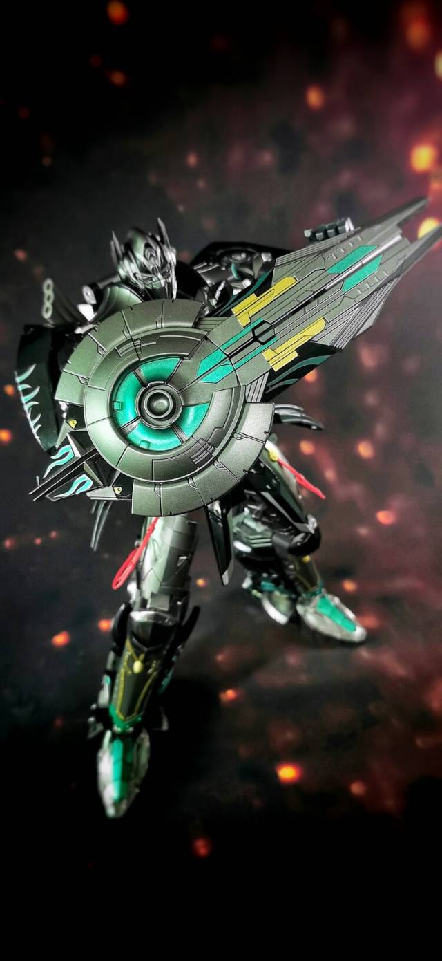 R-02B Challenger Black Version | Unique Toys