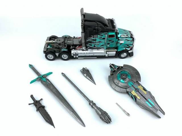 R-02B Challenger Black Version | Unique Toys