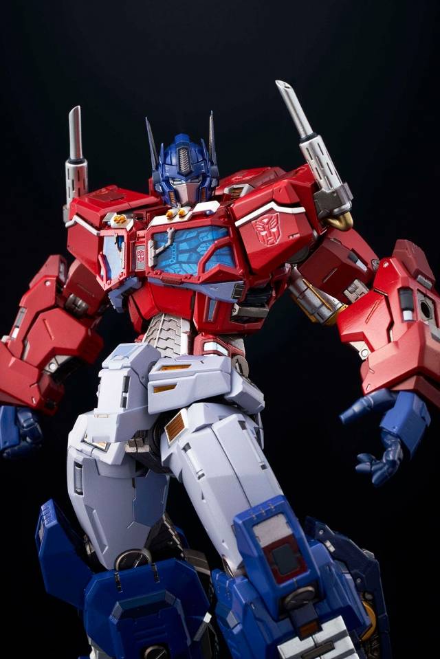 04 Optimus Prime | Transformers Kuro Kara Kuri | Flame Toys
