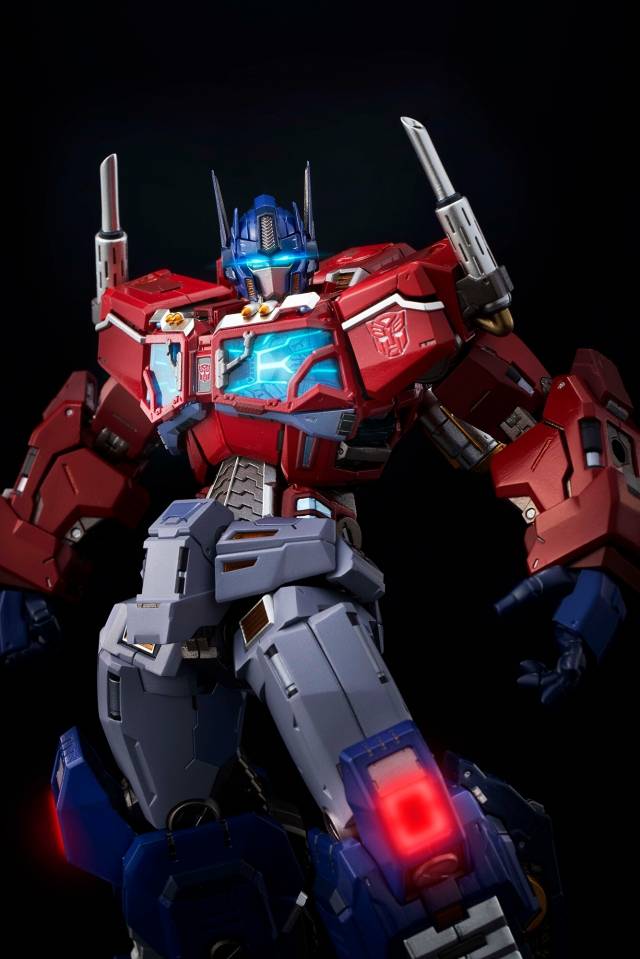 04 Optimus Prime | Transformers Kuro Kara Kuri | Flame Toys
