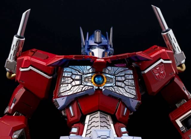 04 Optimus Prime | Transformers Kuro Kara Kuri | Flame Toys
