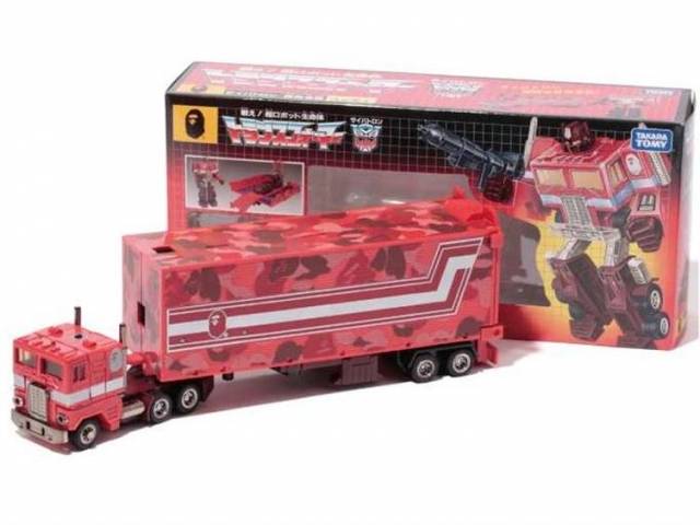 Transformers G1 Bathing Ape BAPEx Optimus Prime Red Camouflage Version Limited Edition | Transformers G1 Reissues
