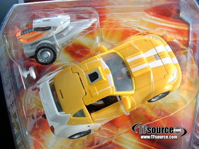Deluxe Class Bumblebee | Transformers Classics Robots In Disguise