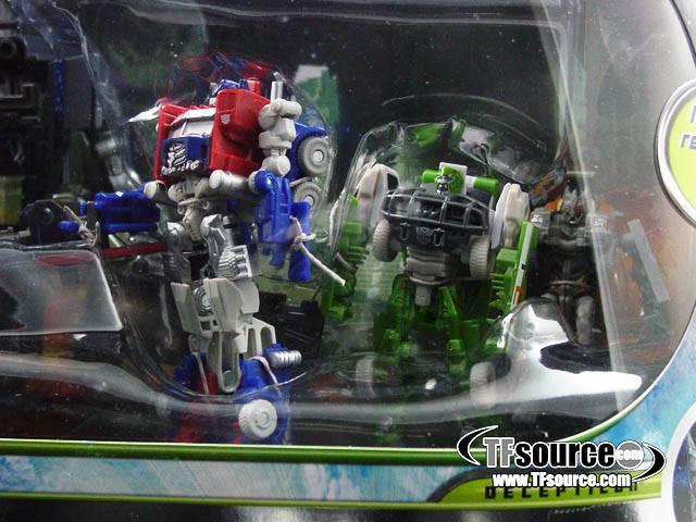 Cyberverse Optimus Prime and Ratchet vs Crankcase Battle in the Moonlight Set | Transformers 3 Dark of the Moon DOTM