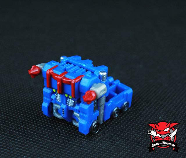 JB-03 Headmaster Earth Command Junkion Blacksmith | Junkion Blacksmith