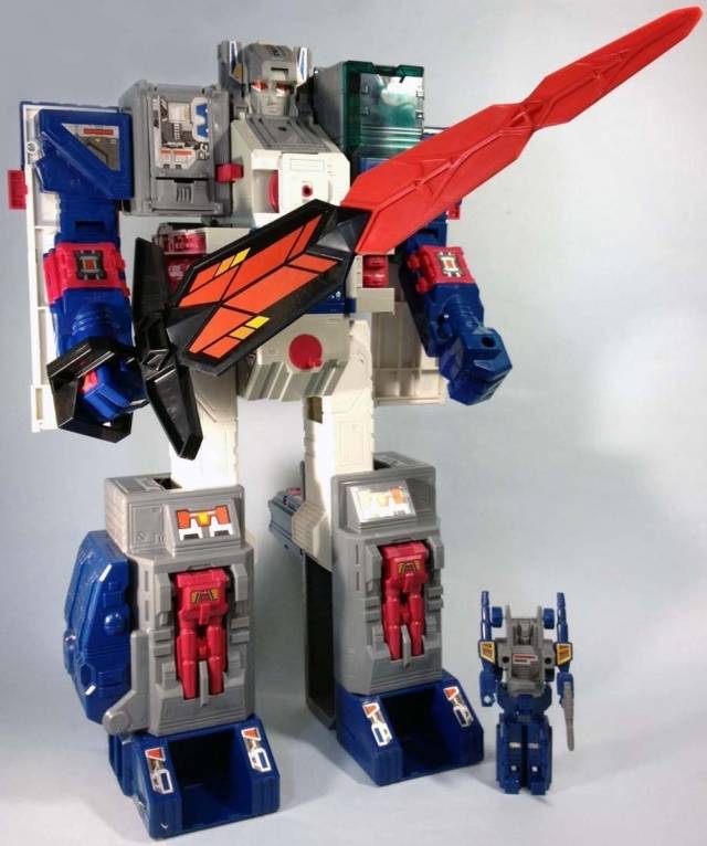Transformers G1 23 Fortress Maximus | Transformers Encore G1 Reissues