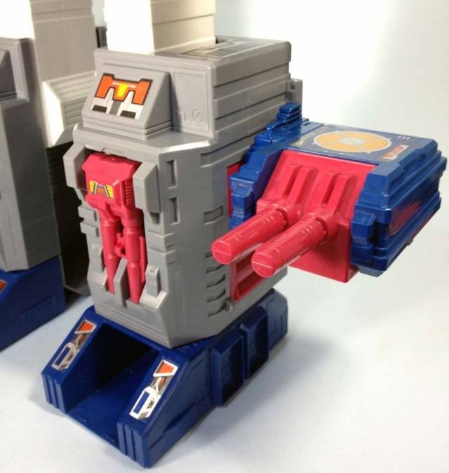 Transformers G1 23 Fortress Maximus | Transformers Encore G1 Reissues