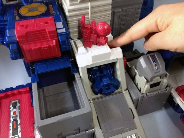 Transformers G1 23 Fortress Maximus | Transformers Encore G1 Reissues