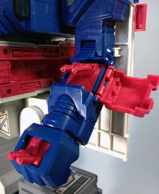 Transformers G1 23 Fortress Maximus | Transformers Encore G1 Reissues