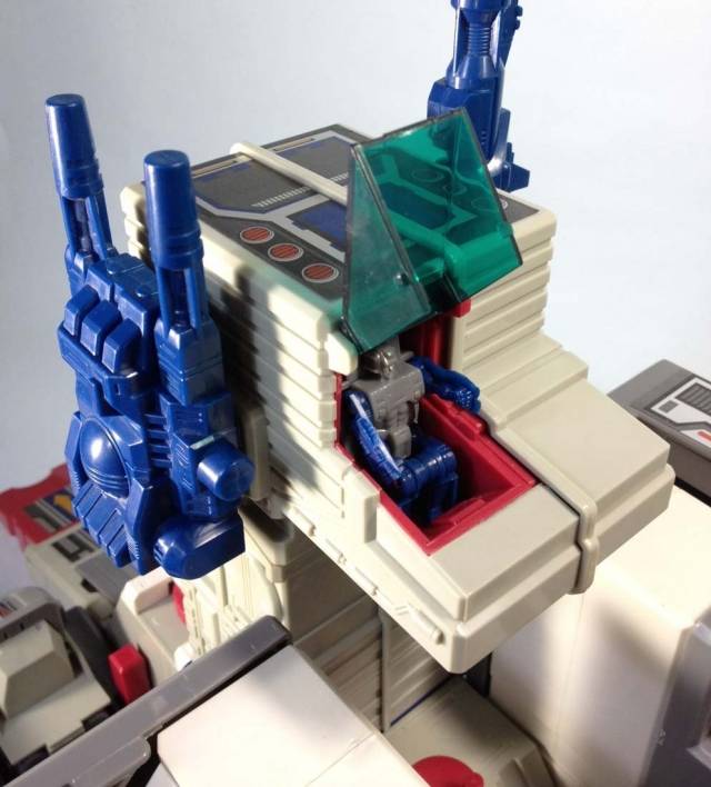 Transformers G1 23 Fortress Maximus | Transformers Encore G1 Reissues
