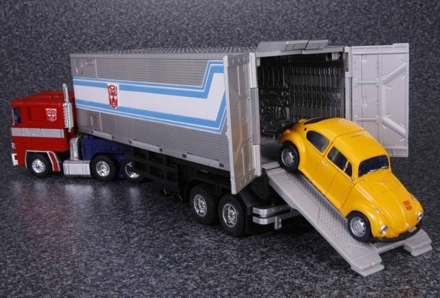 MP-21 Bumblebee and Spike in Exo-Suit | Transformers Masterpiece