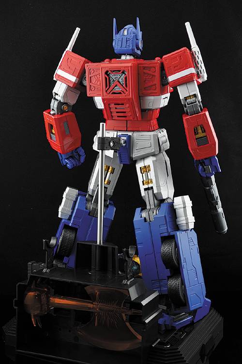 UM-01 Optimus Prime 17-inch Figure | Transformers Ultimetal