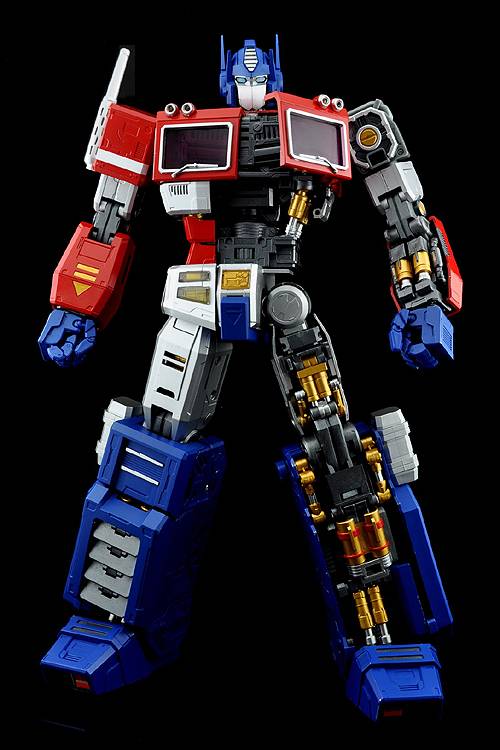 UM-01 Optimus Prime 17-inch Figure | Transformers Ultimetal