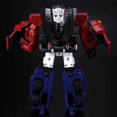 Optimus Prime e-hobby Exclusive | Transformers Cloud