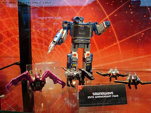 Soundwave with 4 Cassettes SDCC Exclusive | Transformers G1 Reissues Universe
