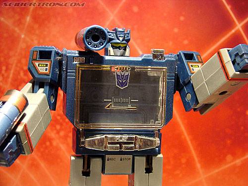 Soundwave with 4 Cassettes SDCC Exclusive | Transformers G1 Reissues Universe